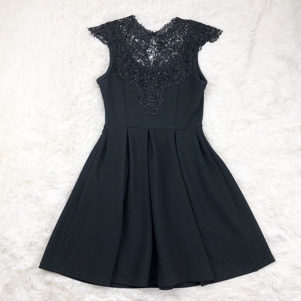 Ya Los Angeles Black Lace Fit And Flare Pleated Dress Size Small‎ - Picture 2 of 8